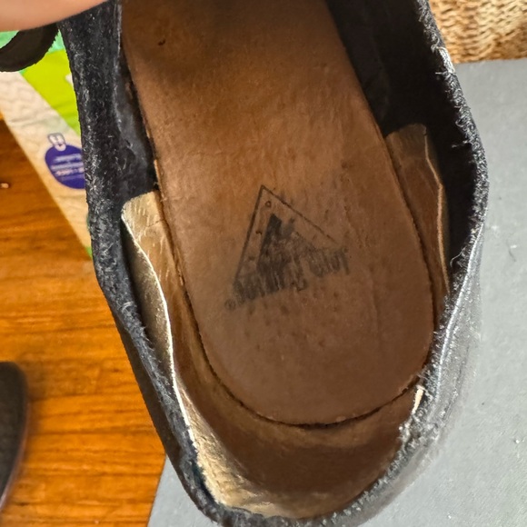 JOHN FLUEVOG - Picture 6 of 14